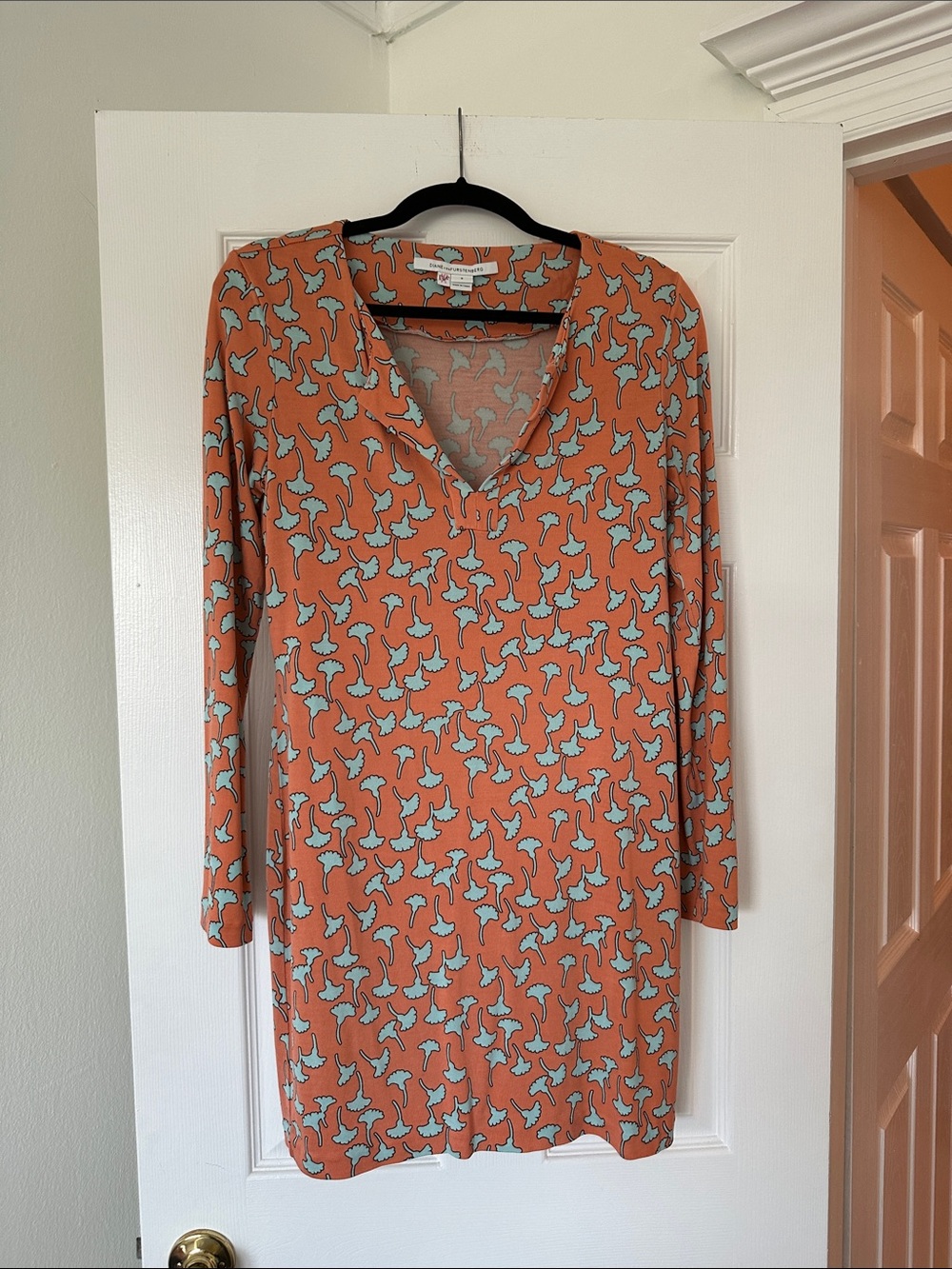 Diane Von Furstenberg 100% silk Orange Print V-Neck Mini Dress
